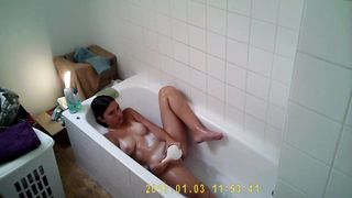 Big tittied college teen cums hard in tub