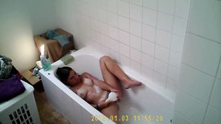 Big tittied college teen cums hard in tub