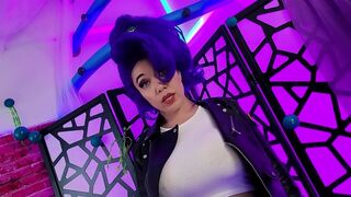 Slug-o-bots! Futurama Leela Cosplay - Vid 1