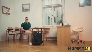 MOMMY4K. Quick sex with her mamma