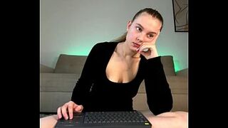 Masturbate pink snatch