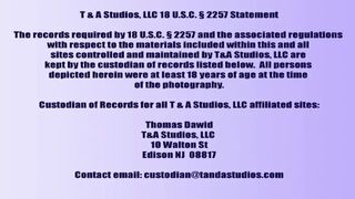 Aged Brunette hair Widens Wide for Intensive Cunt Licking Climax