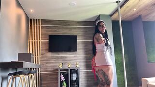 Colombian nurse heals her patient with her large butt