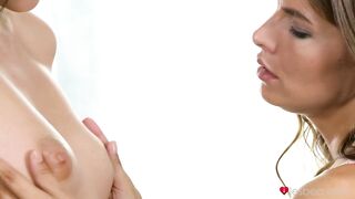 Aged lesbo gives G spot climax - Lesbea