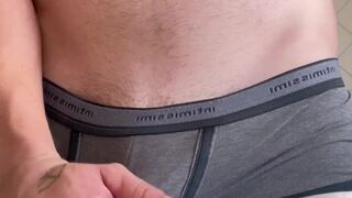 Mi masturbo nel bagno di un’amica????????????????