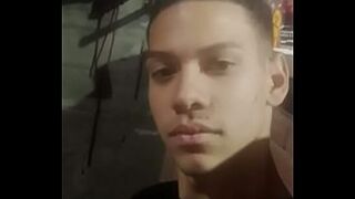 Homem homosexual/bi'massador te olhando fixamente para te fazer gozar, será que você topa esse desafio quente?