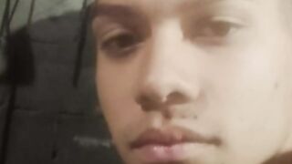 Homem homosexual/bi'massador te olhando fixamente para te fazer gozar, será que você topa esse desafio quente?