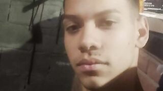 Homem homosexual/bi'massador te olhando fixamente para te fazer gozar, será que você topa esse desafio quente?