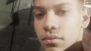 Homem homosexual/bi'massador te olhando fixamente para te fazer gozar, será que você topa esse desafio quente?