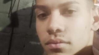 Homem homosexual/bi'massador te olhando fixamente para te fazer gozar, será que você topa esse desafio quente?