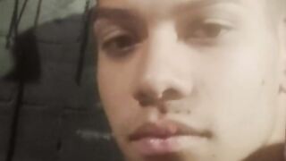 Homem homosexual/bi'massador te olhando fixamente para te fazer gozar, será que você topa esse desafio quente?