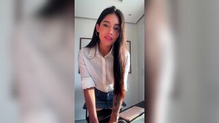 Hot Secretary Seeks to Please Her Boss