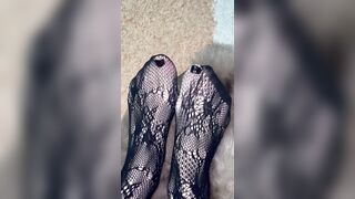 Playing with My Legs in Hawt Nylons and Heels