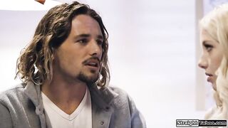 Teen groupie Dixie Lynn is in awe of a musician and goes home with him.It doesnt take much for him to lick the blondes snatch and get deepthroated