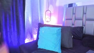 Full livecam show of a Colombian bitch