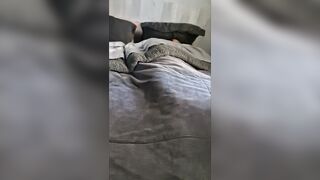 Chilean gets jerked off by her boyfriend and cums
