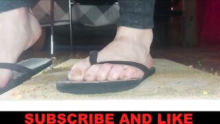 CRUSH FOOD , CEREALS , WITH FEET AND FLIP FLOP