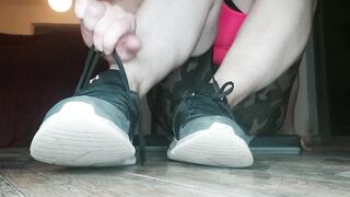 GIANTESS SHOES , SMUTTY SOCKS AND IMPURE FEET