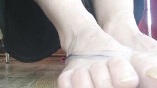 GIANTESS AND TRANSPARENT FLIP FLOP