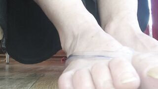 GIANTESS AND TRANSPARENT FLIP FLOP