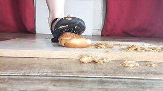 CRUSH A CAKE , FOOD CRUSH WITH FEET