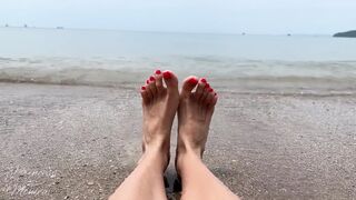Feet Play on the Seaside