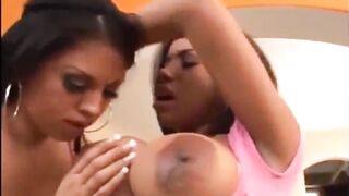 Mulata da peito pra varias mamar