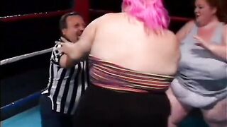 Midget and 2 Fatties fuck in the ring