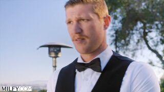 MILFY Schlong-hungry socialite Dee screws server at abode party
