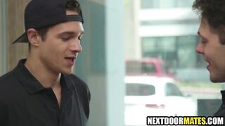 Homosexual Sex With Hawt Delivery Hunk
