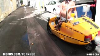 HAWT natural exhibitionist screws her stud in public
