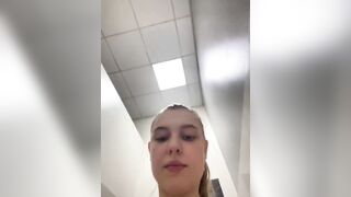 Squirting in the gym with jucielussie