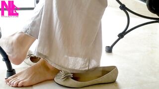 Ballet Flats Shoeplaying on Barefoot