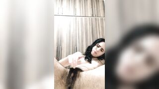 Virgin hotty masturbating