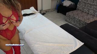 Stepmom Acquiesced to Be the Massage Model to Show How Fingering the Vagina Properly