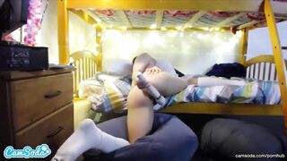 teen lesbo coed gives twat massage in her dormroom for camsoda fans