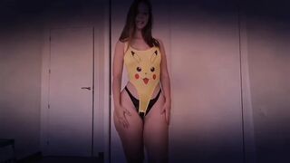 Golden-haired Latin chick Hawt
