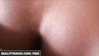 Reality Kings - Ebony GF Aria Evans takes some white rod