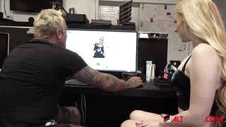 Cute golden-haired Delirious Hunter sucks Sascha in the office