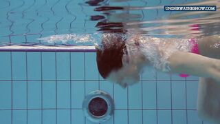 Soaked teen Lera in the pool