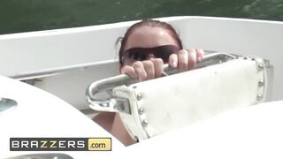 Brazzers - Curvy teen Sophie Dee gets her cunt destroyed on the beach