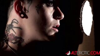 Tattooed sweetheart Mallory Maneater sucks 2 rods in a box
