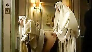 Amo del convento, pero no las deja satisfechas. trioWM. Monj