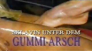 Sklavin Unter Dem Gummi-Arsch