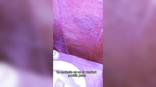 ENCUENTRO a mi AMIGA en el baño y COJEMOS hasta hacerle CREAMPIE
