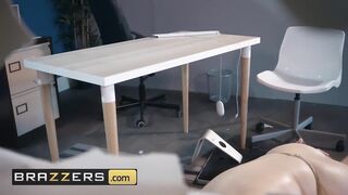 Brazzers - Nikky Fantasy gets stucked and needs to get pounded out