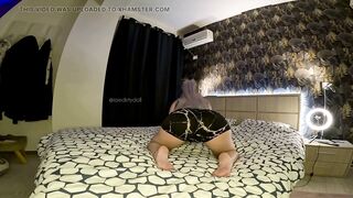 Golden-haired Large Booty Farting in Daybed