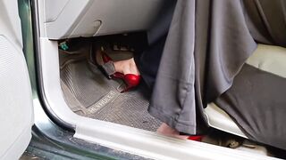 Secretary gets aroused in her car pedaling and ends up with a large squirt by masturbation