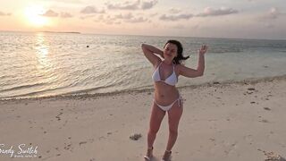 Femdom in Paradise. Outdoor Worship on the Beach