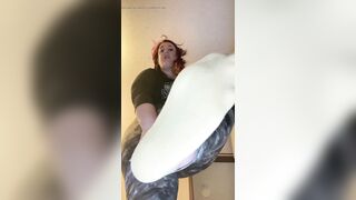 Giantess Discovers Michael, the Shoe Small (part 1 of Shoe Small)